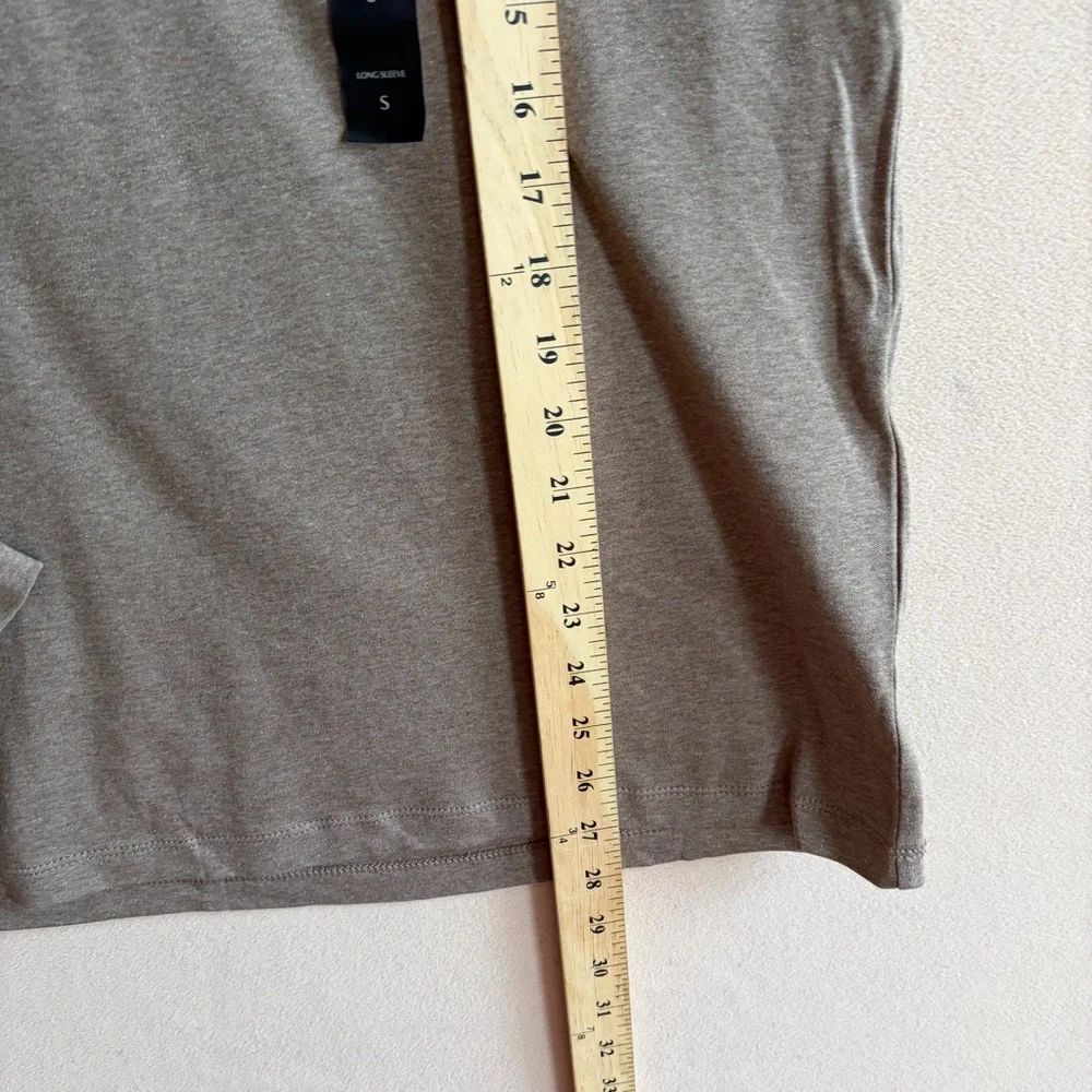 Banana Republic NWT Luxe‎ Touch Performance Long Sleeve Tee Taupe Small Cotton
